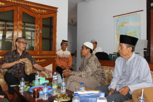 Diskusi santai antara Ketua MUI Sulteng dengan jajaran pengurus LDII Sulteng