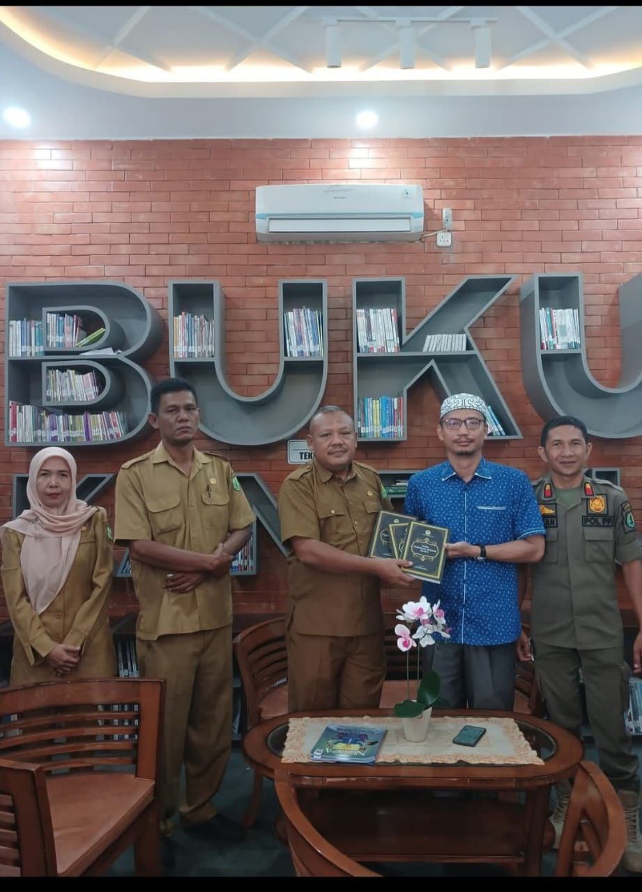 Ketua LDII Muba Serahkan Buku Pedoman Ibadah ke Perpustakaan Daerah