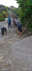 Masyarakat Girisuko Sambut Gembira Pengaspalan Jalan Kalurahan