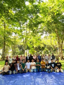 Remaja LDII Kayuara Helat Kajian di Taman Selarai Sekayu