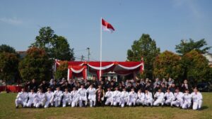 Ponpes Minhaajushshobiriin Gelar Upacara HUT ke-80 RI Bersama Santri dan Warga
